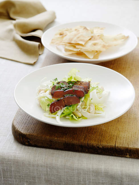 Тарілка салату з яловичиною — стокове фото