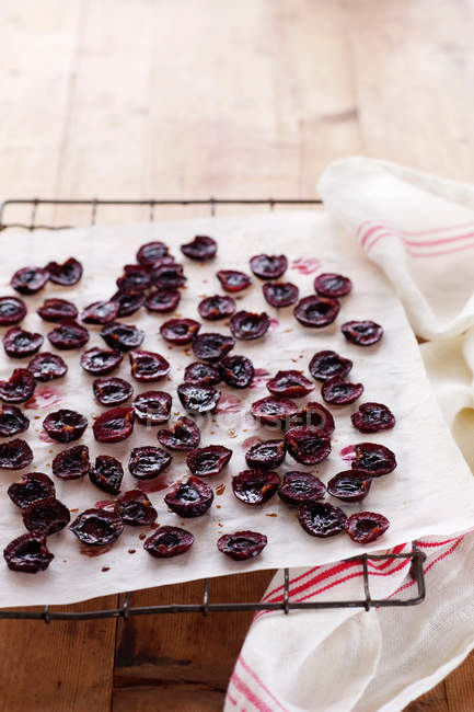Dried cherries on tray — Stock Photo