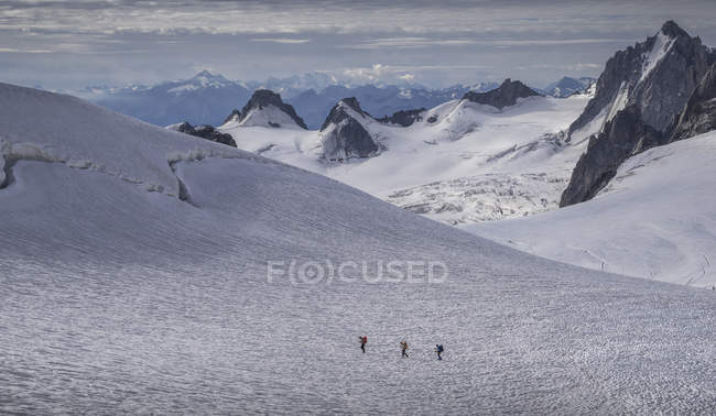 Escaladores en glaciar, Mer de Glace, Mont Blanc, Francia - foto de stock