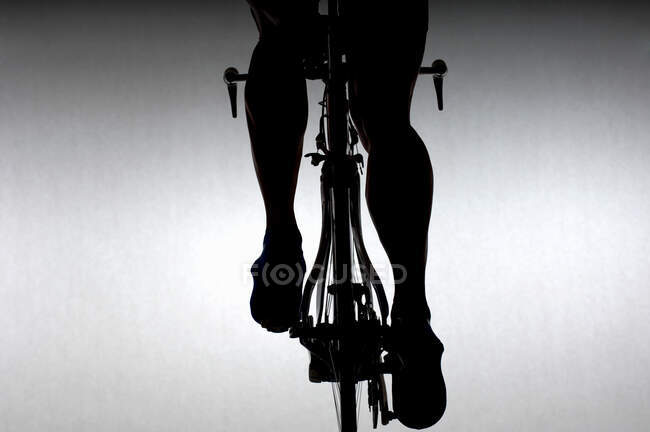 Cyclist with time trial bicycle — Stock Photo
