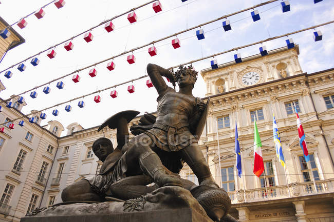 Piazza delle Erbe, seat of Turin City Hall and statue, Turin, Piedmont, Italy — Stock Photo