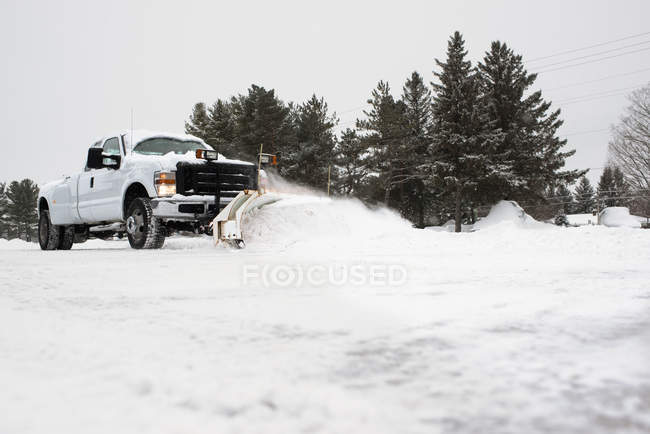 Truck clearing snow, bobcaygeon, canada — Stock Photo