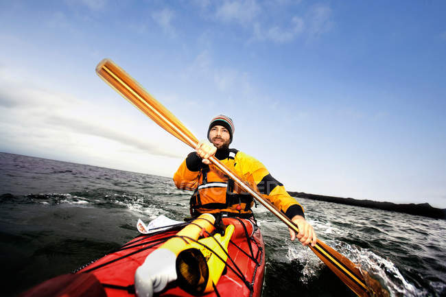 Front view of Kayaker on see — Stock Photo