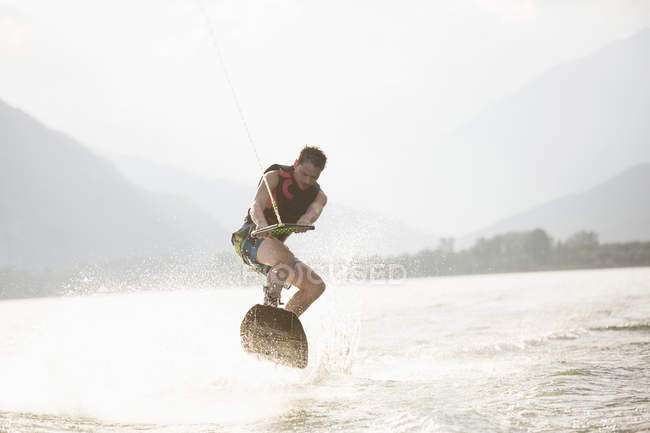 Wasserskifahrer Wasserski, Lago Maggiore, Verbania, Piemont, Italien — Stockfoto