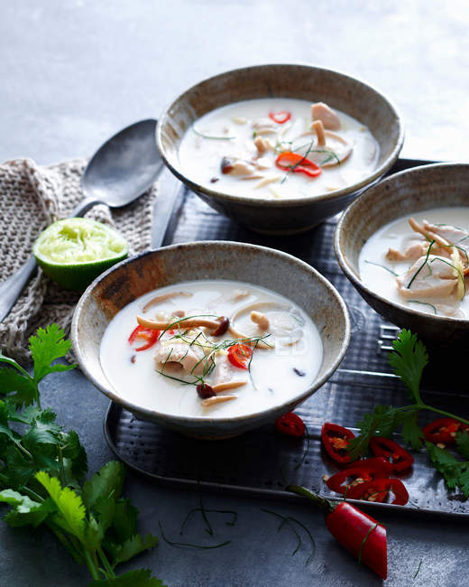 Чашки рыбного супа — стоковое фото