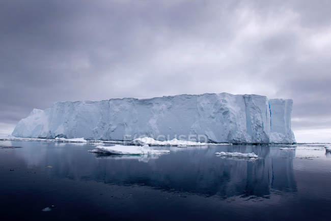 Iceberg nell'Oceano meridionale — Foto stock