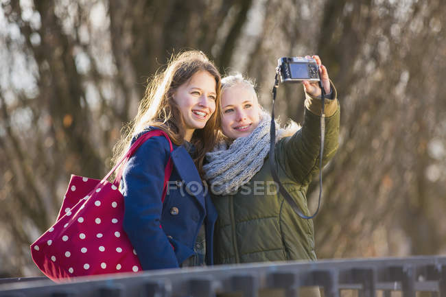 Teenage girls taking selfie with camera — Stock Photo