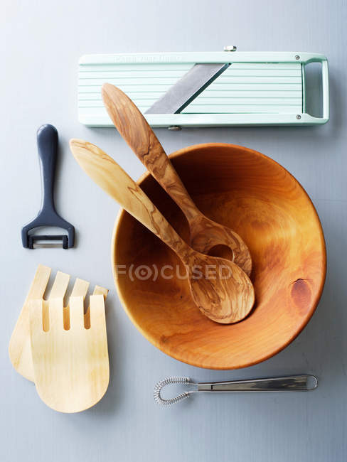 Wooden salad bowl and kitchen utensils — Stock Photo