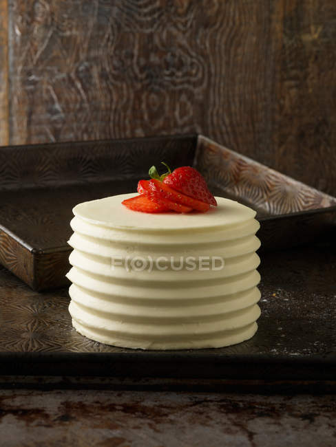 Gâteau décoré blanc — Photo de stock