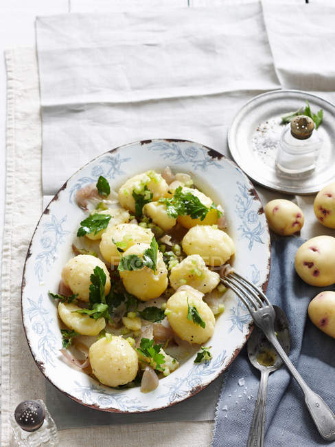Close-up view of plate of boiled potatoes with herbs — Stock Photo