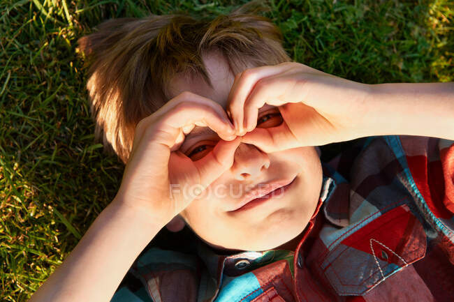 Boy cupping hands over his eyes — Stock Photo