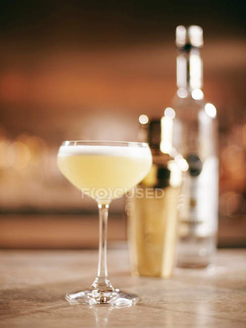 Verre de cocktail fruité — Photo de stock