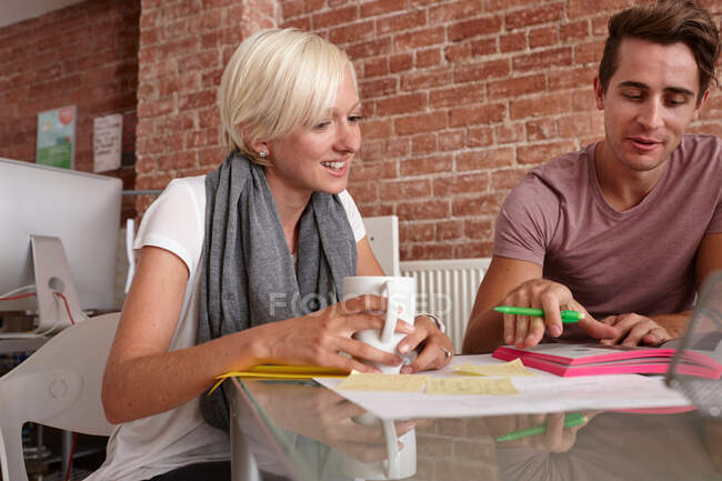 Two colleagues talking, woman with coffee — Stock Photo