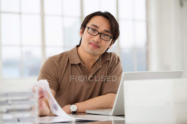 Businessman sitting at desk working — Stock Photo