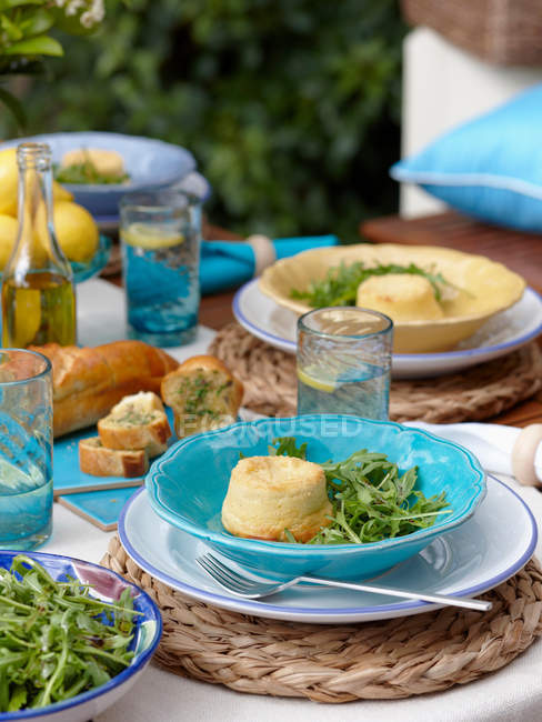 Cheese souffle with salad — Stock Photo