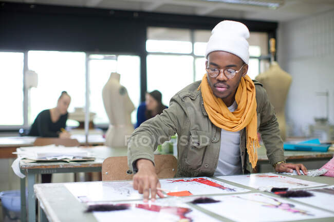 Fashion design students in class — Stock Photo
