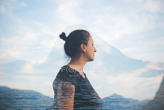 Dupla exposição de mulher adulta média olhando para o Lago Lugano, Suíça — Fotografia de Stock