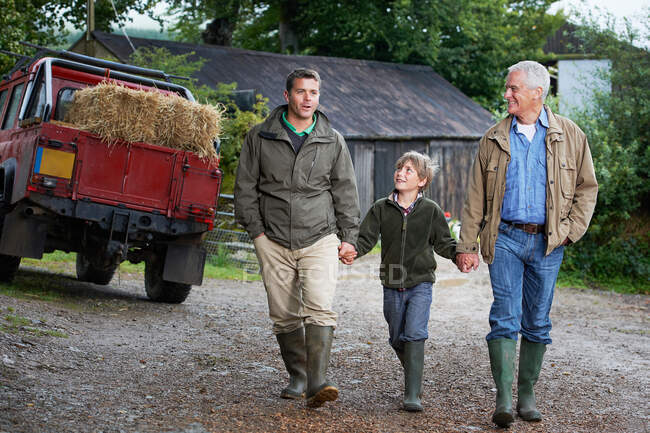 Father son and grandfather walking — Stock Photo