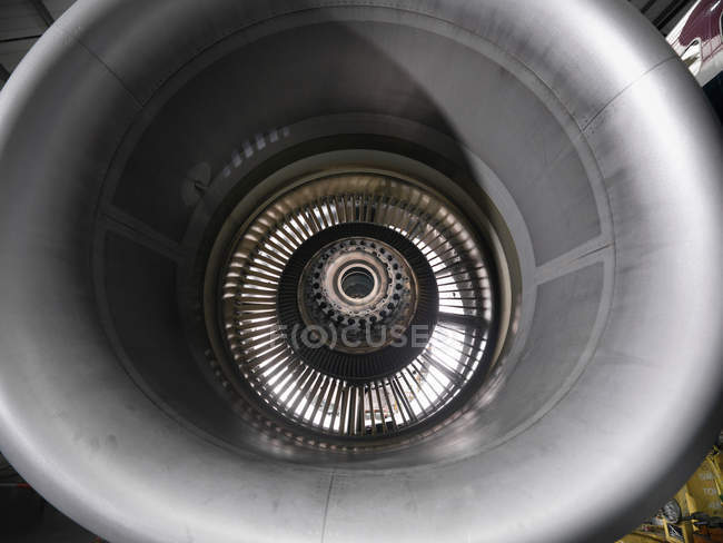 Крупный план демонтированного 737 реактивного двигателя — стоковое фото