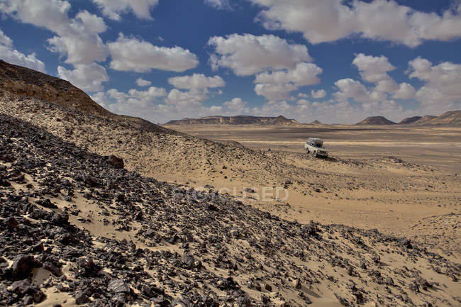 Величественный пейзаж в Черной пустыне, Египет, Африка — стоковое фото