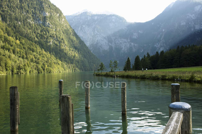 Majestosa paisagem cênica com lago de montanha, Konigssee, Berchtesgaden, Baviera, Alemanha — Fotografia de Stock