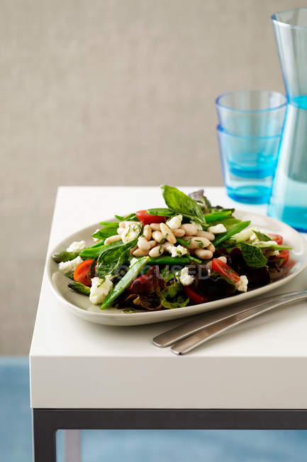 Vegetable salad on plate — Stock Photo