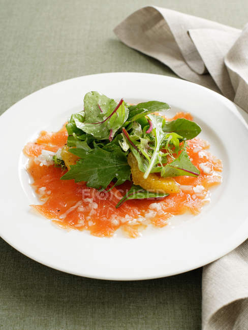 Plate of smoked salmon with salad — Stock Photo