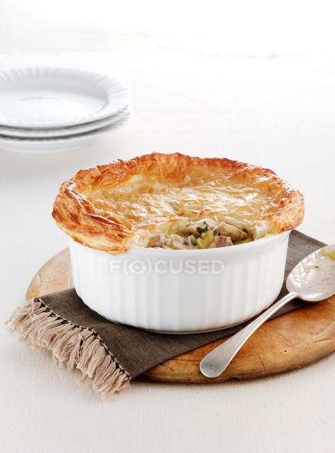Close-up view of dish of baked chicken pie — Stock Photo