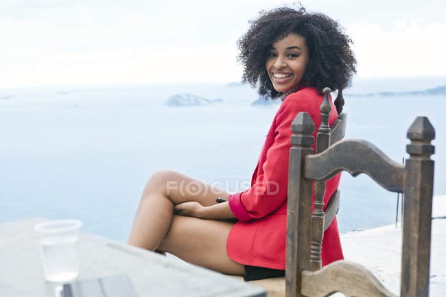 Young woman enjoying view from Casa Alto Vidigal, Rio De Janeiro, Brazil — Stock Photo