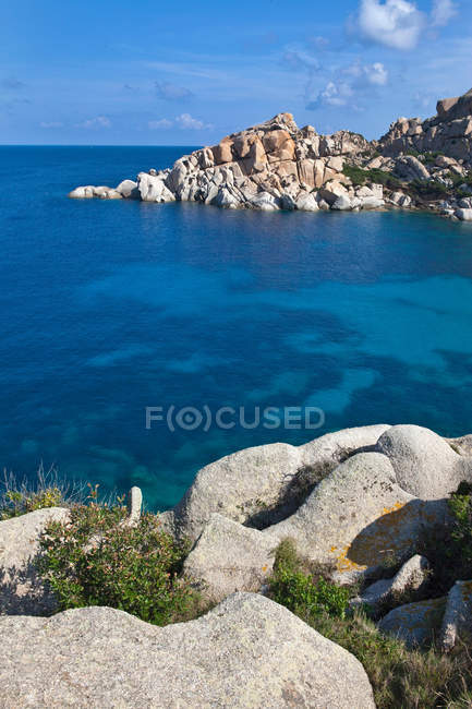 Formações rochosas na costa — Fotografia de Stock