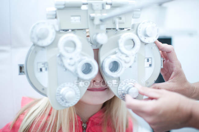 Optician teste jovem — Fotografia de Stock