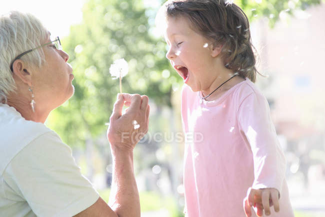 Woman with granddaughter outdoors — Stock Photo
