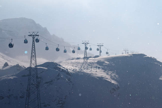 Skilift de góndola en Davos - foto de stock