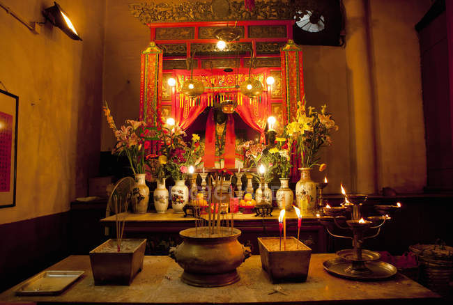 Vista interior del Templo Man Mo, Hong Kong, China - foto de stock