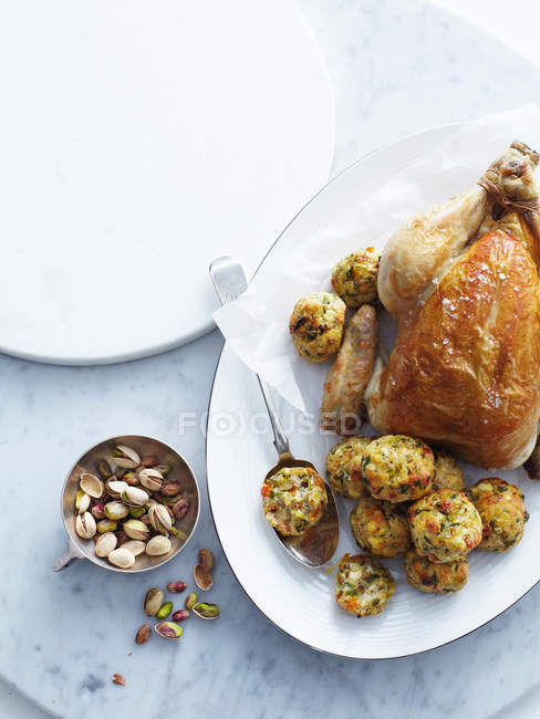 Roast chicken with pistachio stuffing — Stock Photo