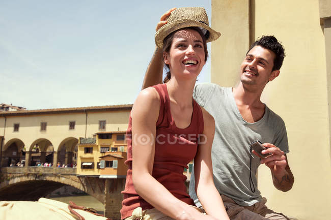 Man and woman by Ponte Vecchio, Florence, Tuscany, Italy — Stock Photo