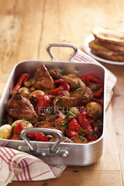 Roast chicken with vegetables — Stock Photo