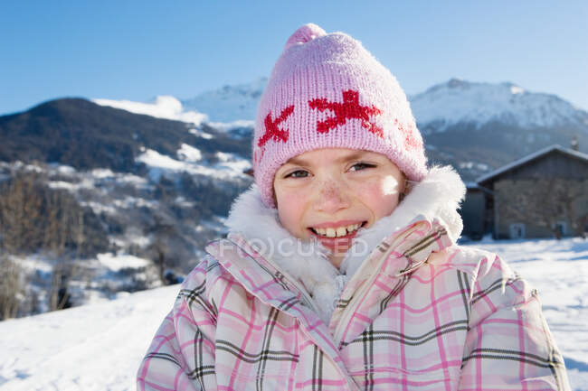 Portrait of young girl in the snow — Stock Photo