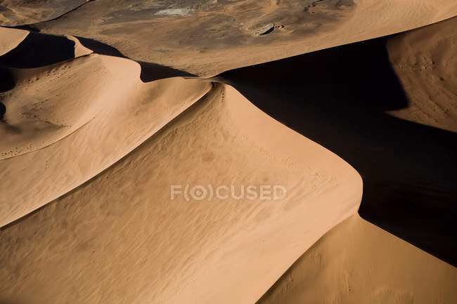 Dune di sabbia nel paesaggio desertico — Foto stock
