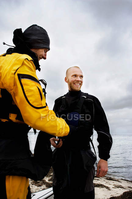 Two men Getting ready for Kayak — Stock Photo