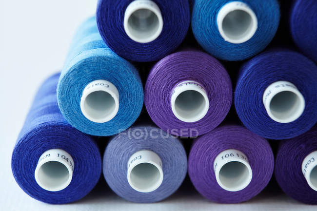 Close up shot of blue and purple spools of thread — Stock Photo