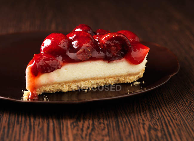 Plate with cherry cheesecake — Stock Photo