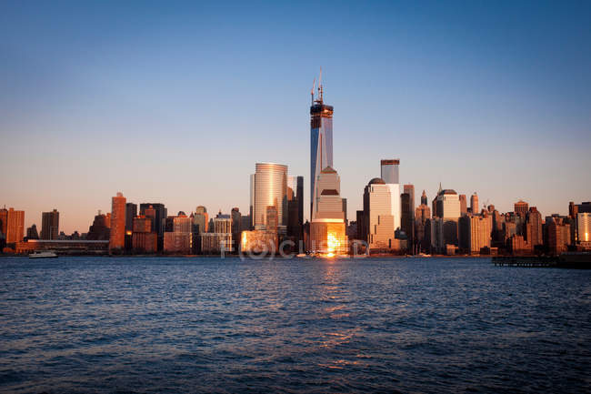 Skyline Манхеттен, вид з Джерсі-Сіті, Нью-Йорк, США — стокове фото