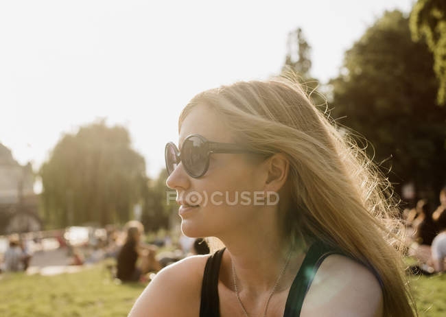 Young woman in park, looking away — Stock Photo