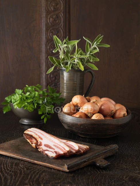 Ingrédients pour farce sur table en bois — Photo de stock