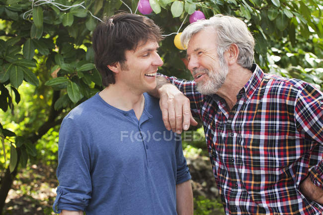 Father and adult son together — Stock Photo