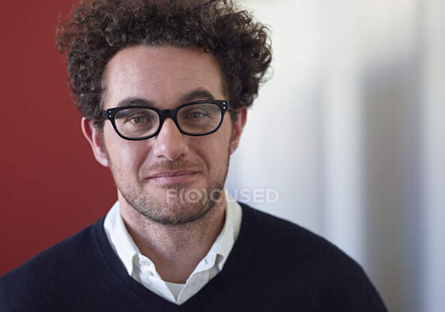 Portrait of businessman wearing glasses — Stock Photo