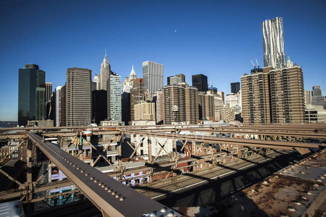 Vista del paisaje urbano de Manhattan durante el día - foto de stock