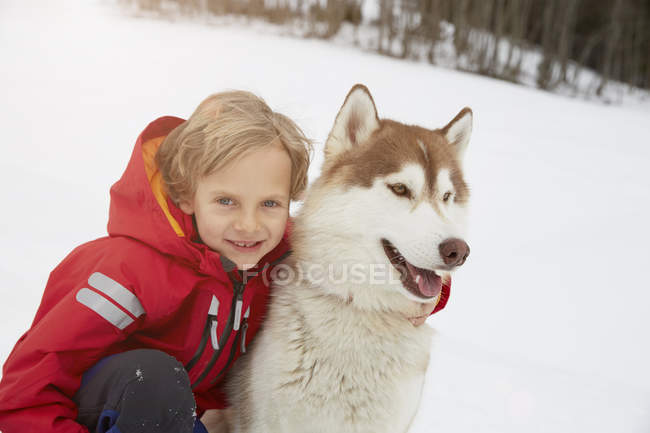 Portrait of boy and husky in snow, Elmau, Bavaria, Germany — Stock Photo