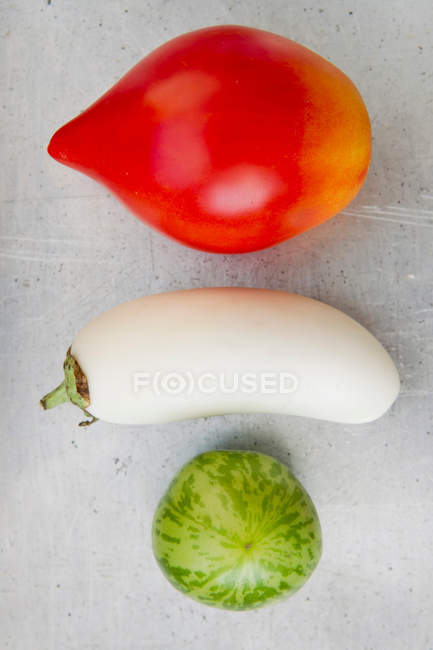 Tomatensorten und Auberginen — Stockfoto